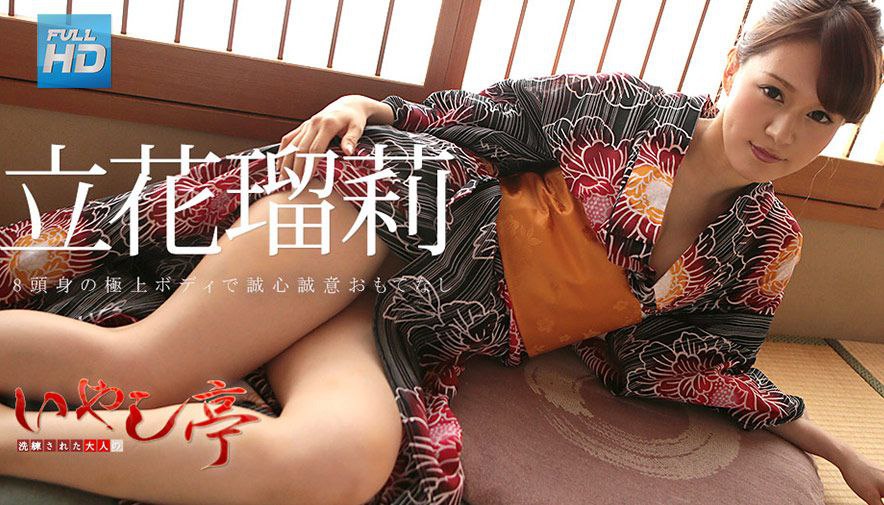 一起来吧小宝贝按摩床上激情双飞，黑丝情趣享受两个骚逼的活服务真棒，轮流爆草配合小哥抽插
